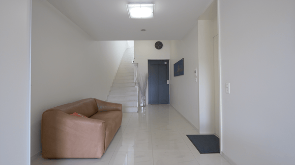 Exklusive 1.5-Zimmer-Villa mit Seesicht und Indoor pool 6