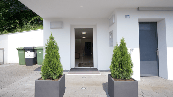 Exklusive 1.5-Zimmer-Villa mit Seesicht und Indoor pool 4