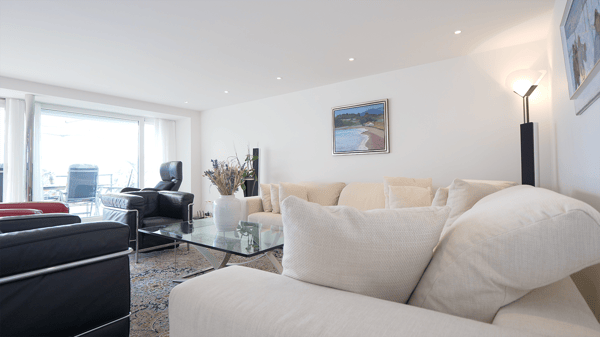 Exklusive 1.5-Zimmer-Villa mit Seesicht und Indoor pool 7