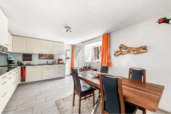 Mehrfamilienhaus mit drei Wohnungen und Baulandreserve 10