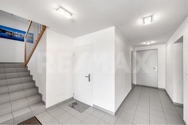 Mehrfamilienhaus mit drei Wohnungen und Baulandreserve 3