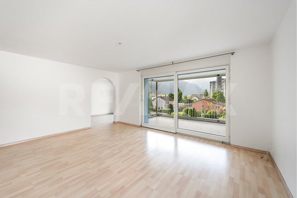 Helle 4½-Zi-Wohnung mit Wintergarten und Balkon 3