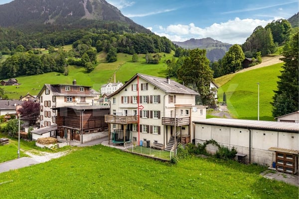 Charmanter Hausteil mit viel Platz, Garten und Garage 1