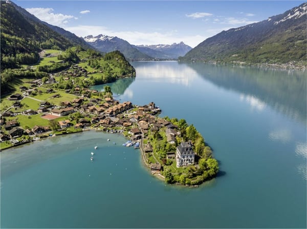 LAKESIDE LIVING 1.5 Zimmer Gartenwohnung in Iseltwald 5