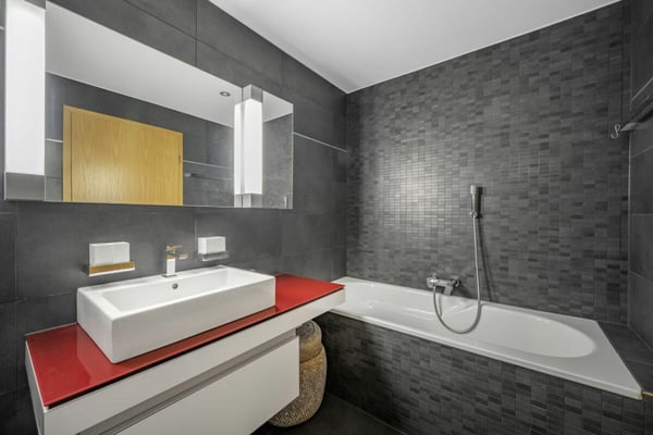 LAKESIDE LIVING 1.5 Zimmer Gartenwohnung in Iseltwald 13