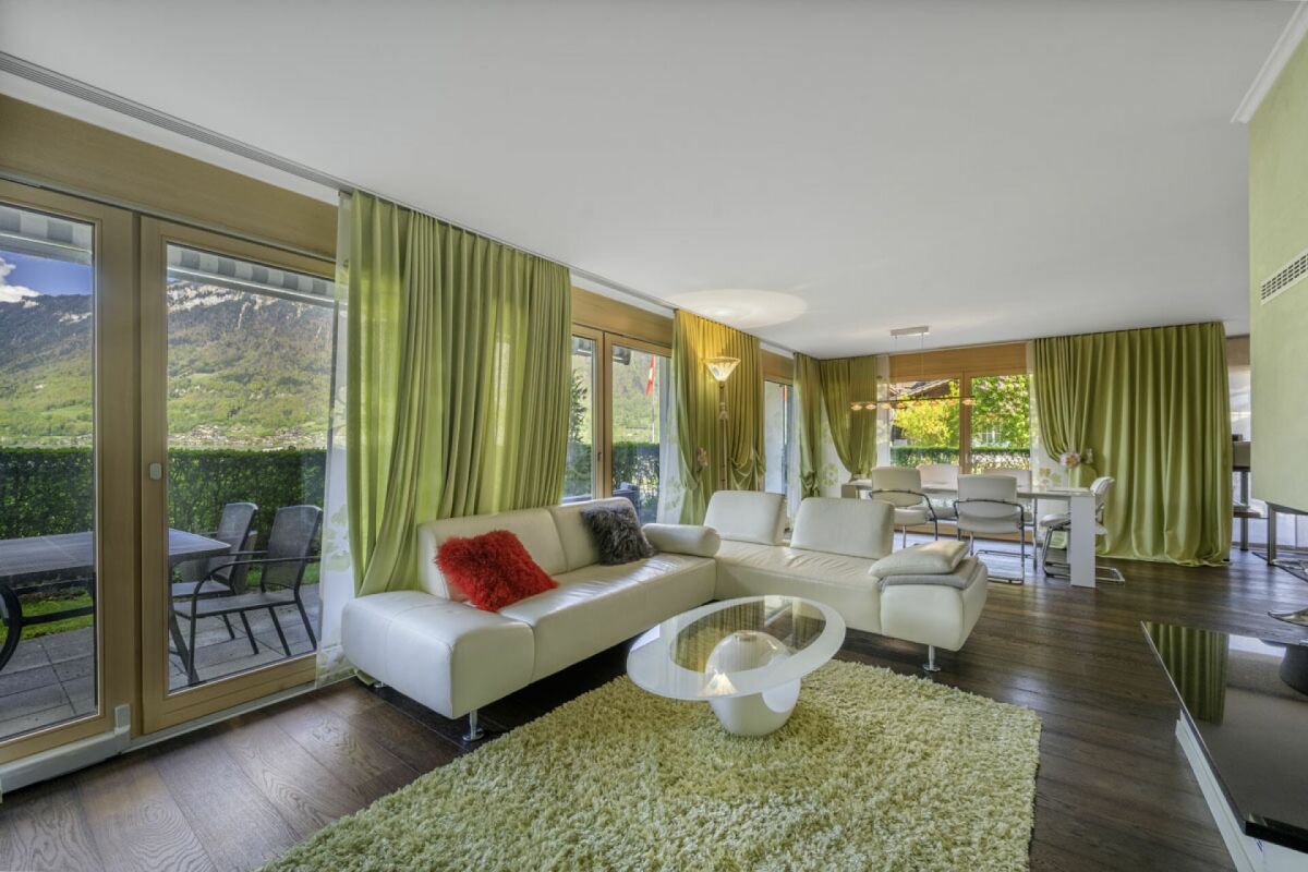Vivere sul lago 4,5 locali appartamento con giardino a Iseltwald