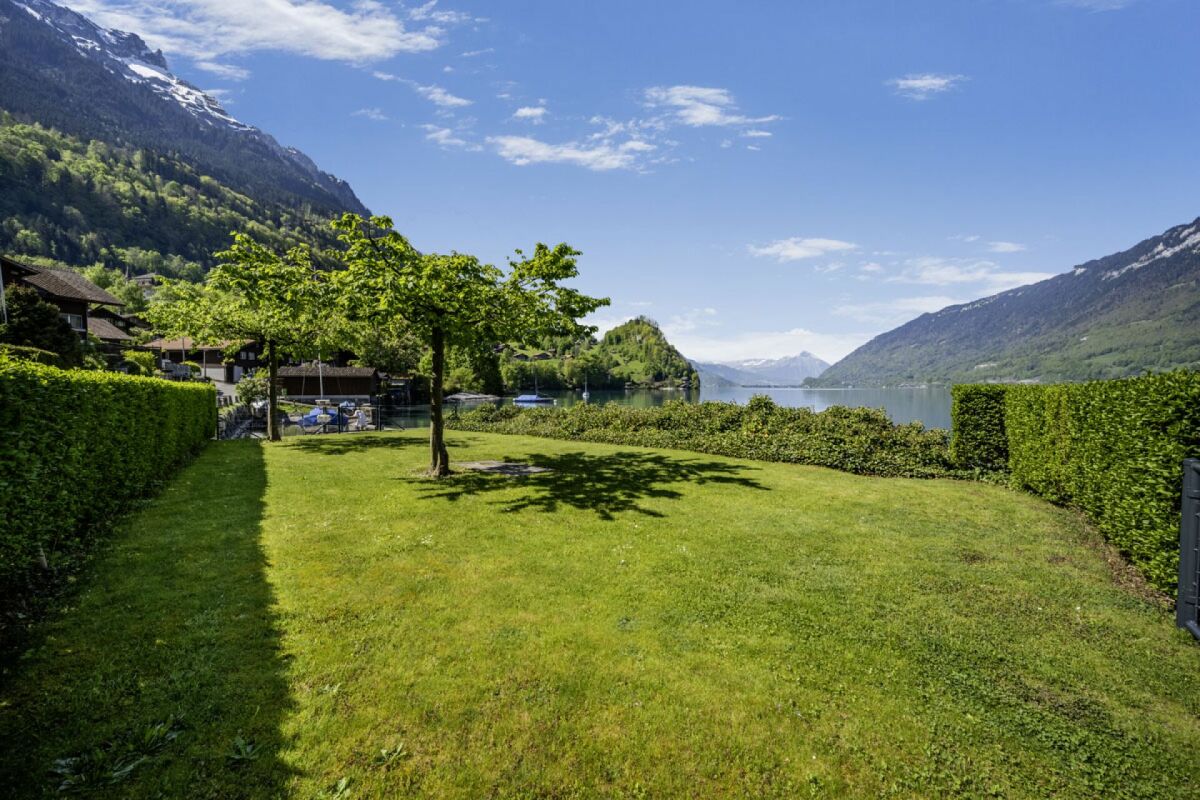 Vivere sul lago 4,5 locali appartamento con giardino a Iseltwald
