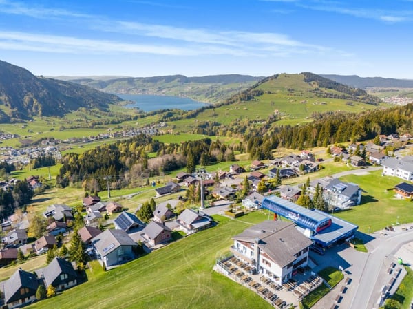 Neuwertiges Einfamilenhaus mit Voralpen-Panorama, 30 Min. nach Zug 19