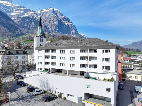 «4 Zimmerwohnung - über den Dächern von Schwanden»