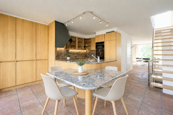 3.5 Zimmer Maisonette-Wohnung mit Traumaussicht, Aussenpool und Tennisplatz 6