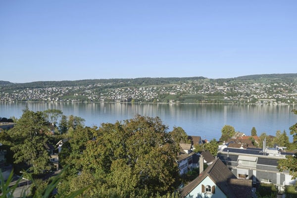 5.5 Zimmer Maisonette-Wohnung mit Traumaussicht, Aussenpool und Tennisplatz