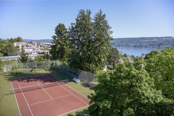 3.5 Zimmer Maisonette-Wohnung mit Traumaussicht, Aussenpool und Tennisplatz 12