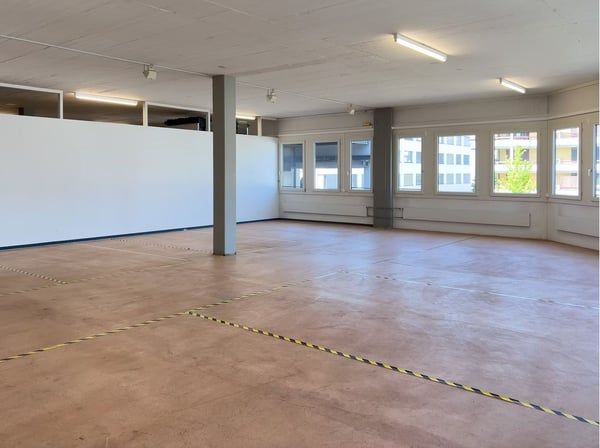 1960 m2 Gewerbe-/Bürofläche mit Warenlift und Rampen 12