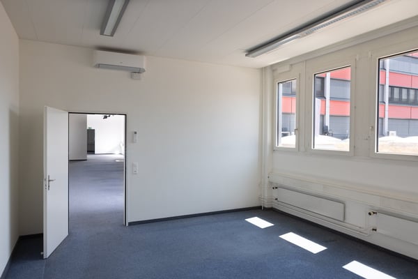 1960 m2 Gewerbe-/Bürofläche mit Warenlift und Rampen 13