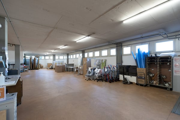 990 m2 Gewerbe-/Bürofläche mit Warenlift und Rampen 13