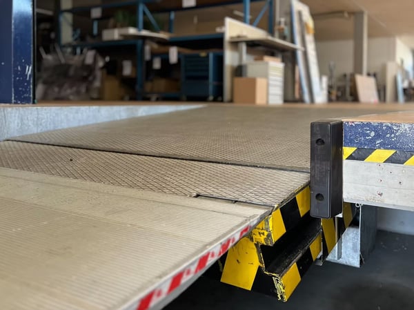 990 m2 Gewerbe-/Bürofläche mit Warenlift und Rampen 7