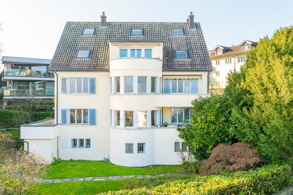 BEFRISTET: Charmante 6-Zimmer-Dachwohnung mit Seeblick in Meggen 2