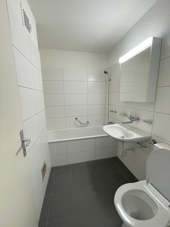 Gemütliche 2-Zimmer-Wohnung mit grossem Balkon in Lyss 4