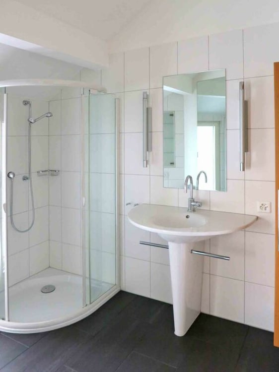 Grosszügige 1.5-Zimmer-Dachwohnung mit hohen Decken, Terrasse und einmaligem Bergpanorama 6