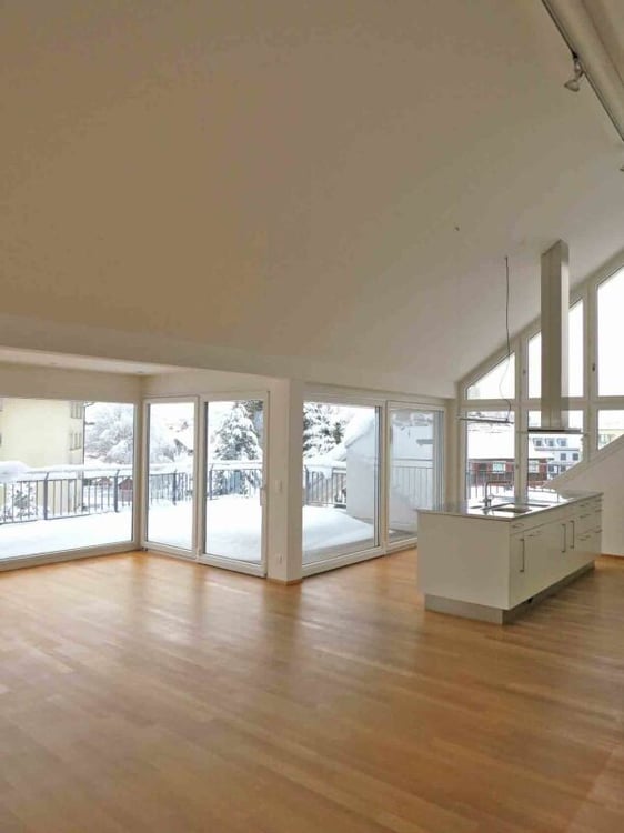 Grosszügige 1.5-Zimmer-Dachwohnung mit hohen Decken, Terrasse und einmaligem Bergpanorama 5