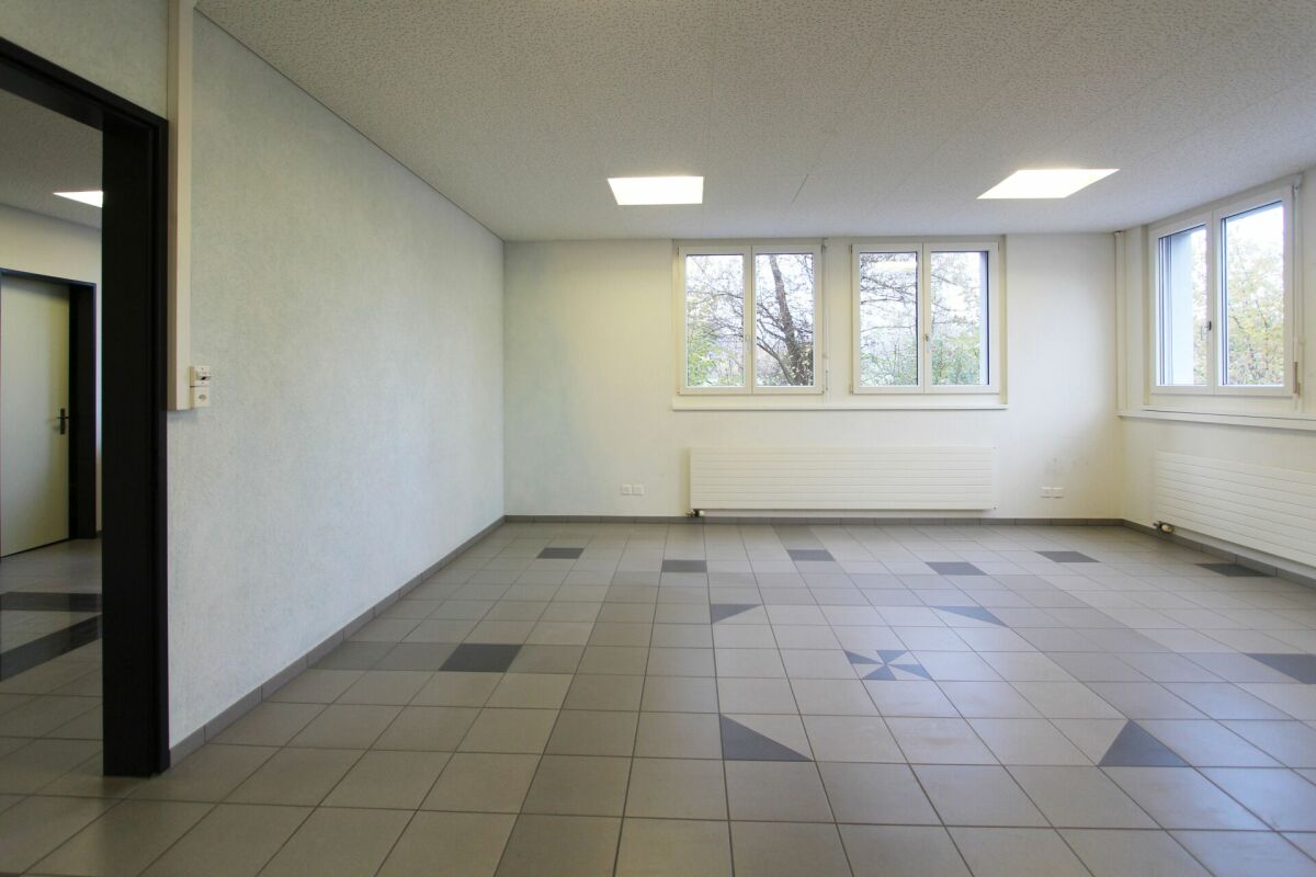 Geschäftshaus mit Büro / Werkstatt und Lager an Top-Standort und bester Verkehrslage
