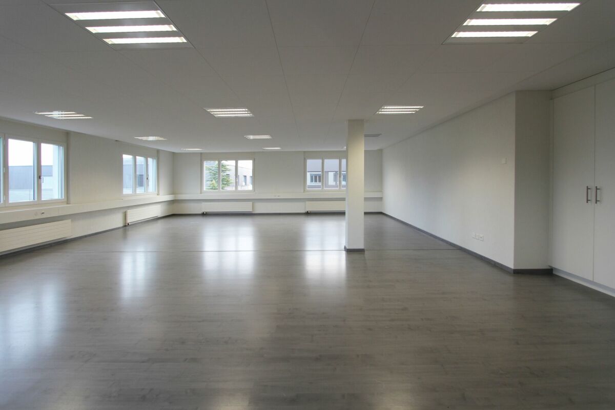 Geschäftshaus mit Büro / Werkstatt und Lager an Top-Standort und bester Verkehrslage