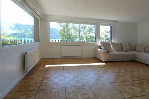 Chalet Sonnenbühl: Attraktives Zweifamilienhaus mit freier Bergsicht und dem See als Kulisse 5