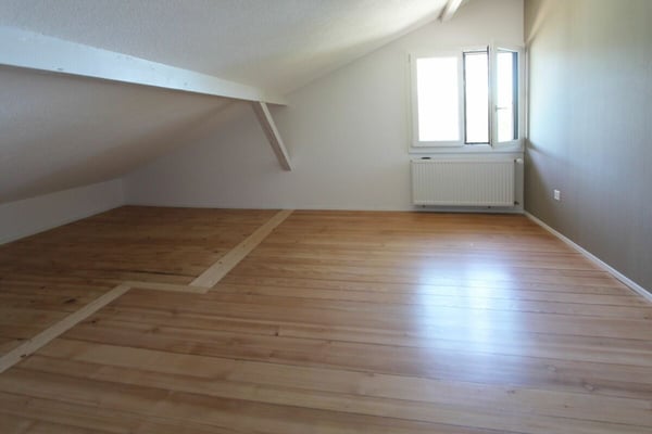 Chalet Sonnenbühl: Attraktives Zweifamilienhaus mit freier Bergsicht und dem See als Kulisse 13