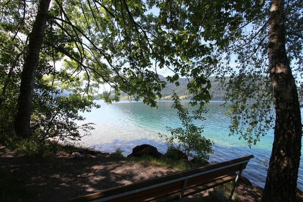 Chalet Sonnenbühl: Attraktives Zweifamilienhaus mit freier Bergsicht und dem See als Kulisse 17