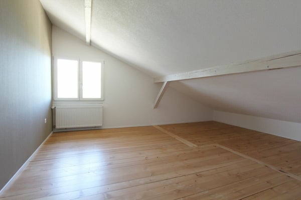Chalet Sonnenbühl: Attraktives Zweifamilienhaus mit freier Bergsicht und dem See als Kulisse 14