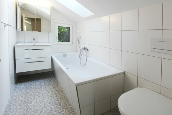 Chalet Sonnenbühl: Attraktives Zweifamilienhaus mit freier Bergsicht und dem See als Kulisse 15