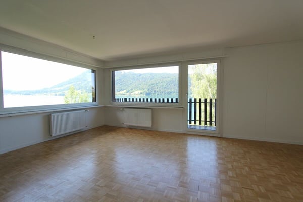 Chalet Sonnenbühl: Attraktives Zweifamilienhaus mit freier Bergsicht und dem See als Kulisse 9