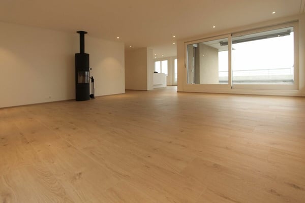 LUXURIÖSE ATTIKAOASE: Exklusive Wohnung mit grosszügiger Terrasse und atemberaubender See- & Bergsicht 7