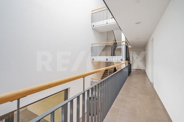 Neuwertige 1.5-Zi.-ETW an Top-Lage mit viel Aussenflächen 2