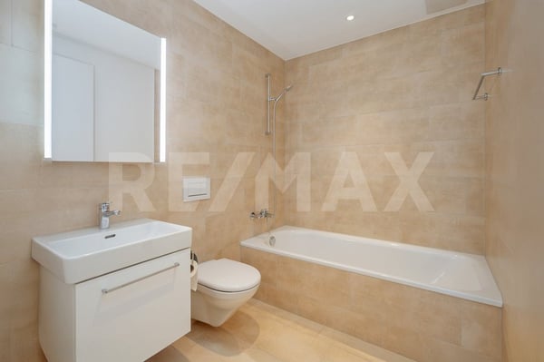 Neuwertige 1.5-Zi.-ETW an Top-Lage mit viel Aussenflächen 6