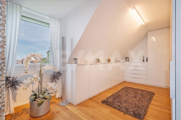 Neuwertige Dachwohnung nahe bei Zürich 10