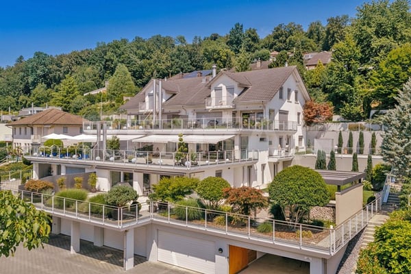 Terrassen-HAUS inkl. Doppelgarage und AAA-Gartenanlage