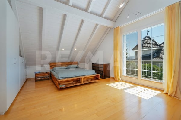 Privatsphäre & Panorama: grosszügiges Landhaus an Bestlage 8