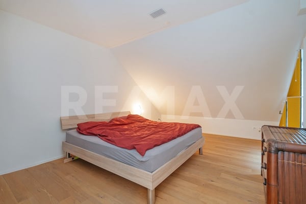 Exklusive 4.5-Zimmer-Maisonette mit Galerie, Bilderbuch-Aussicht und Nähe zu Zürich 7
