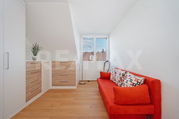 Exklusive 4.5-Zimmer-Maisonette mit Galerie, Bilderbuch-Aussicht und Nähe zu Zürich 8