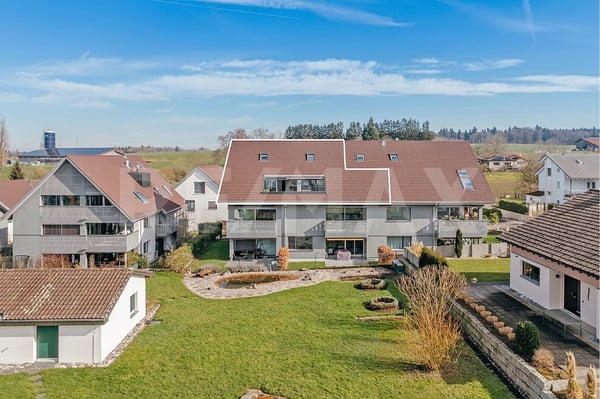 Exklusive 4.5-Zimmer-Maisonette mit Galerie, Bilderbuch-Aussicht und Nähe zu Zürich 2