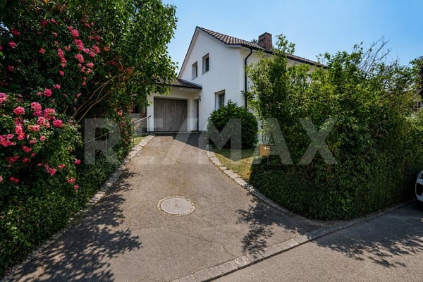 Wohnen mit Weitsicht  Freistehendes Einfamilienhaus an privilegierter Lage in Urdorf 2