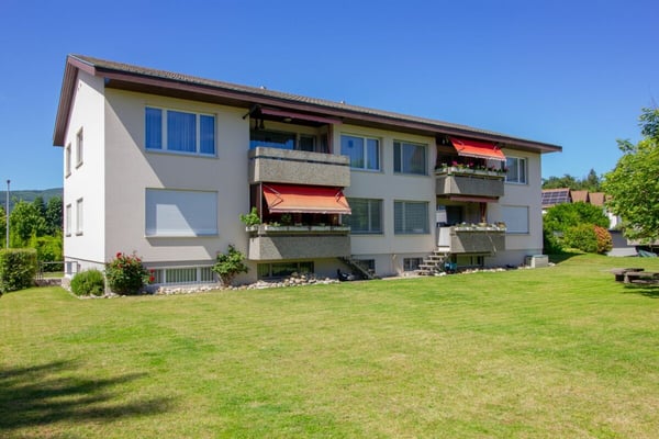 Gemütliche 4.5 Zimmer-Wohnung an ruhiger Lage mit Hobbyraum, Garage und viel Gestaltungspotenzial 1