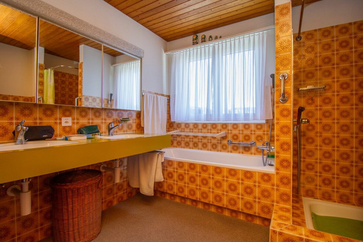 Gemütliche 4.5 Zimmer-Wohnung an ruhiger Lage mit Hobbyraum, Garage und viel Gestaltungspotenzial