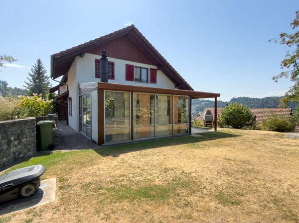 Charmantes und geräumiges Doppel-Haus an gepflegter Lage 24
