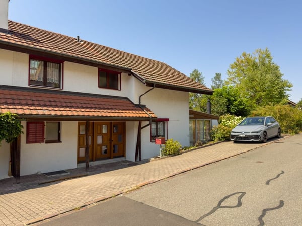 Charmantes und geräumiges Doppel-Haus an gepflegter Lage 2