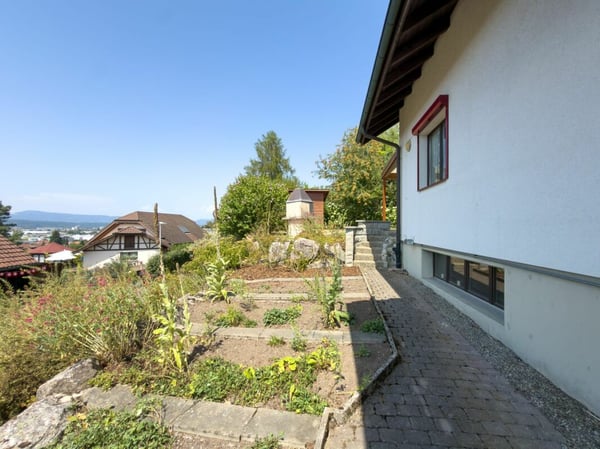 Charmantes und geräumiges Doppel-Haus an gepflegter Lage 26