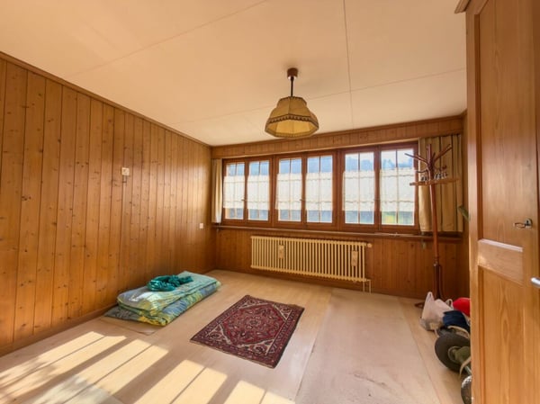 Charmantes Chalet mit viel Potential auf grosser Parzelle 4