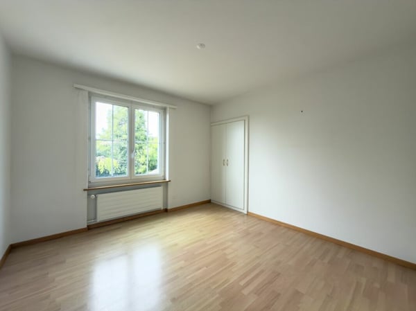 Charmantes Haus mit grossem Umschwung an begehrter Lage 9