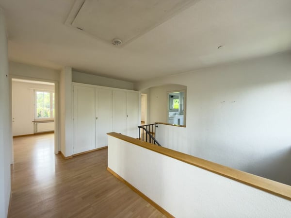 Charmantes Haus mit grossem Umschwung an begehrter Lage 8